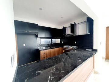 Casa en VENTA con ALBERCA Esquina FRACC PUNTA TIBURON