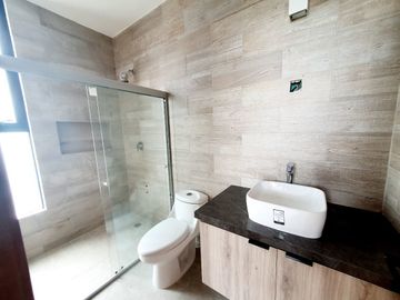 Casa en VENTA con ALBERCA Esquina FRACC PUNTA TIBURON