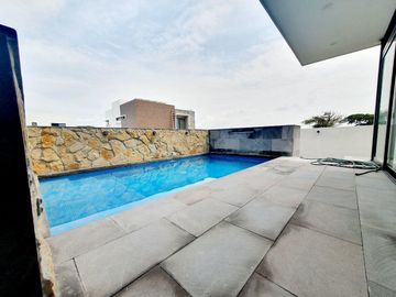 Casa en VENTA con ALBERCA Esquina FRACC PUNTA TIBURON