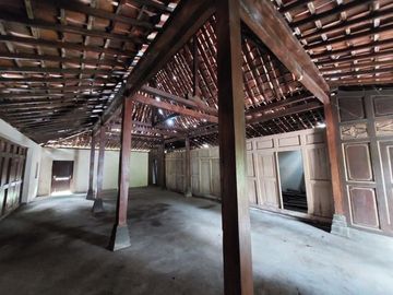 Tanah Bonus Rumah Limasan Klasik Jati Lawas Di Bimomartani