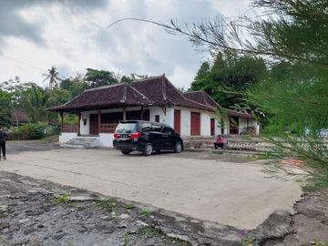 Tanah Bonus Rumah Limasan Klasik Jati Lawas Di Bimomartani