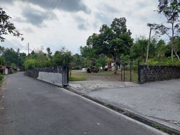 Tanah Bonus Rumah Limasan Klasik Jati Lawas Di Bimomartani