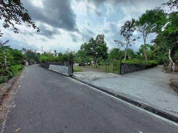 Tanah Bonus Rumah Limasan Klasik Jati Lawas Di Bimomartani