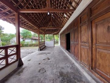 Tanah Bonus Rumah Limasan Klasik Jati Lawas Di Bimomartani