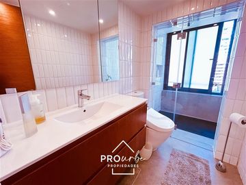 Departamento en venta de 3 dorm. en Las Condes