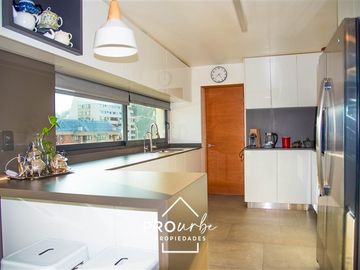 Departamento en venta de 3 dorm. en Las Condes
