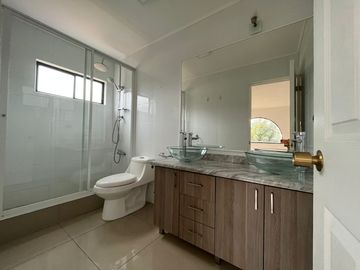 Se Vende Maravillosa Casa Bosques de Montemar