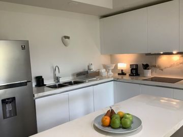 Departamento, 3 albercas, roof top con 6 jacuzzis, area de asador, terraza con b