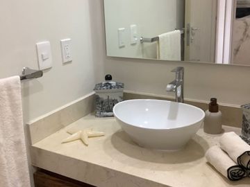 Departamento, 3 albercas, roof top con 6 jacuzzis, area de asador, terraza con b