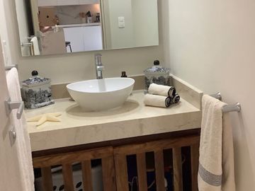 Departamento, 3 albercas, roof top con 6 jacuzzis, area de asador, terraza con b