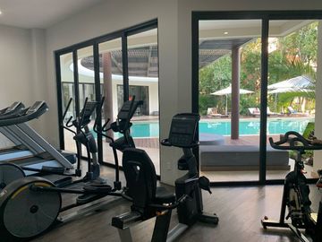 Departamento, 3 albercas, roof top con 6 jacuzzis, area de asador, terraza con b