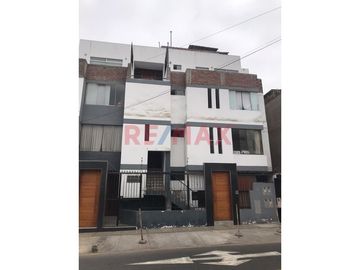 Venta De Departamento En La Urbanizacion  Santa Patricia La Molina