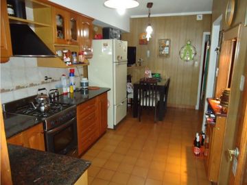 Chalet 3 ambientes en venta zona, Villa Primera