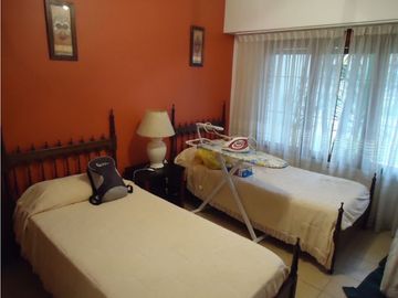 Chalet 3 ambientes en venta zona, Villa Primera