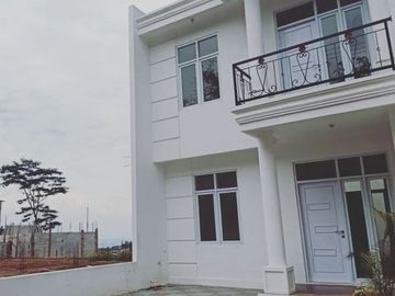 DIJUAL RUMAH MEWAH KONSEP ALA VILLA SEJUK ASRI DI CINUNUK DKT GRIYA