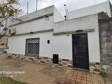 VENTA Casa lote propio  - 3 amb. con terraza - Buena ubicacion