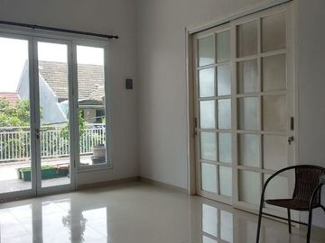 Rumah 2lt Mewah.. Perum Kosagrha Rungkut 1.65 M negoo