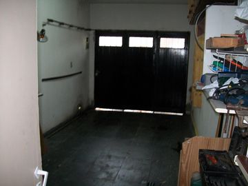 CASA 7 AMB. C/ GARAGE Y PISCINA - EXCELENTE