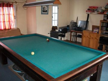 CASA 7 AMB. C/ GARAGE Y PISCINA - EXCELENTE