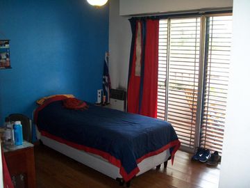 CASA 7 AMB. C/ GARAGE Y PISCINA - EXCELENTE