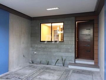 PH947 Townhouse in Project 8 for sale At 8.2M