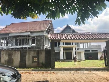 Rumah mewah modern luas setrategis pondok gede