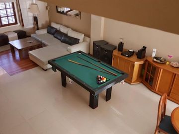 CASA DE 5/6 AMBIENTES CON QUINCHO Y JARDIN , 430 M2