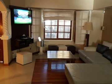 CASA DE 5/6 AMBIENTES CON QUINCHO Y JARDIN , 430 M2