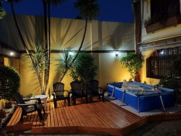 CASA DE 5/6 AMBIENTES CON QUINCHO Y JARDIN , 430 M2