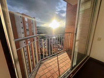 apartamento en venta en los portales del norte. Cod V9763898