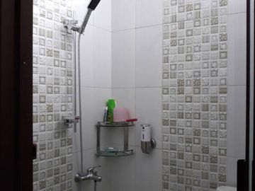 Rumah Elegan LT 708 m2 dekat RS JIH Condong Catur AC, Water Heather, CCTV