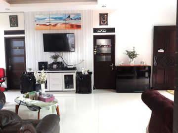 Rumah Elegan LT 708 m2 dekat RS JIH Condong Catur AC, Water Heather, CCTV