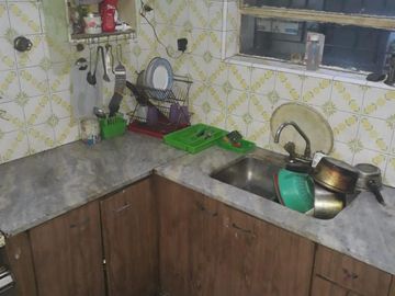 PH 4 AMBIENTES, TIPO CASA, AL FRENTE EN MORON. EXCELENTE OPORTUNIDAD. VENTA URGENTE.