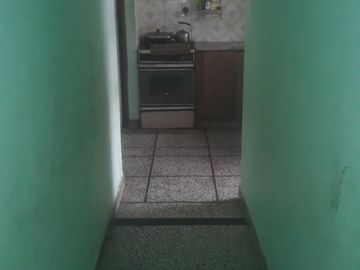 PH 4 AMBIENTES, TIPO CASA, AL FRENTE EN MORON. EXCELENTE OPORTUNIDAD. VENTA URGENTE.