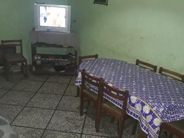 PH 4 AMBIENTES, TIPO CASA, AL FRENTE EN MORON. EXCELENTE OPORTUNIDAD. VENTA URGENTE.