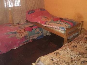 PH 4 AMBIENTES, TIPO CASA, AL FRENTE EN MORON. EXCELENTE OPORTUNIDAD. VENTA URGENTE.