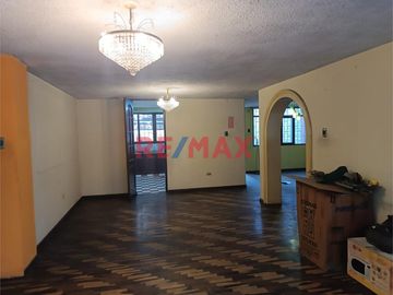 VENDO CASA VIVIENDA UBICADA LOS FICUS SANTA ANITA!
Precio $299,000
Area Ocupada 180m2
Area Construida 259m2
4 dormitorios, 1 escritorio, 3 baños c