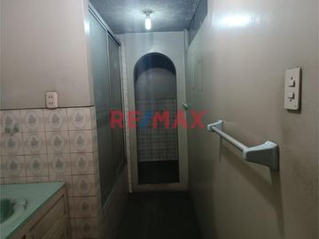 VENDO CASA VIVIENDA UBICADA LOS FICUS SANTA ANITA!
Precio $299,000
Area Ocupada 180m2
Area Construida 259m2
4 dormitorios, 1 escritorio, 3 baños c