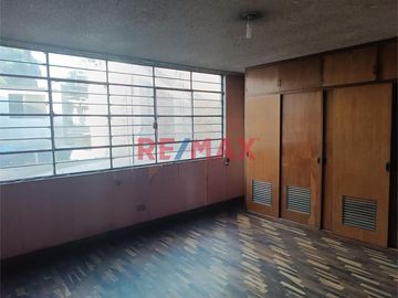 VENDO CASA VIVIENDA UBICADA LOS FICUS SANTA ANITA!
Precio $299,000
Area Ocupada 180m2
Area Construida 259m2
4 dormitorios, 1 escritorio, 3 baños c