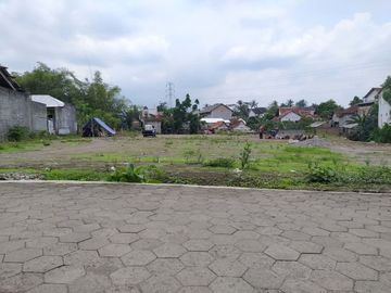 Siap Bangun Kavling Barat Jakal km.8 200 meter, Tembok Keliling