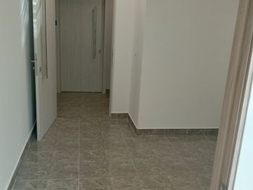 consultorio en arriendo en portal de genoves. Cod A118182