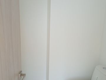 consultorio en arriendo en portal de genoves. Cod A118182