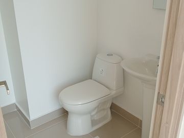 consultorio en arriendo en portal de genoves. Cod A118182