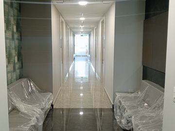 consultorio en arriendo en portal de genoves. Cod A118182