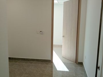 consultorio en arriendo en portal de genoves. Cod A118182