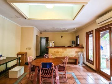 RUMAH LUAS at Jl KEMANG RAYA, JAKSEL (4 UNIT dlm COMPOUND)