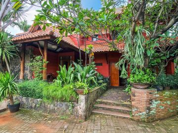 RUMAH LUAS at Jl KEMANG RAYA, JAKSEL (4 UNIT dlm COMPOUND)