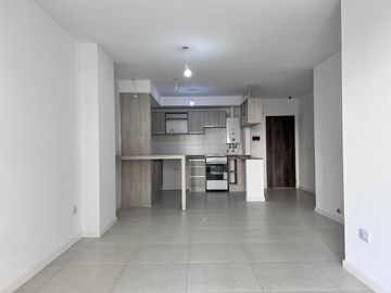 Venta departamento de 2 dormitorios con balcón al frente - San Martín 1624
