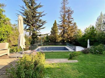 Casa en Venta en Rayén | Casa en Venta | (5D4B) | Vitacura | One Propiedades