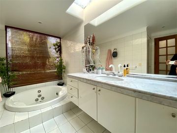Casa en Venta en Rayén | Casa en Venta | (5D4B) | Vitacura | One Propiedades